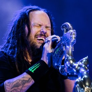 Jonathan Davis estrena sencillo y anuncia gira en solitario
