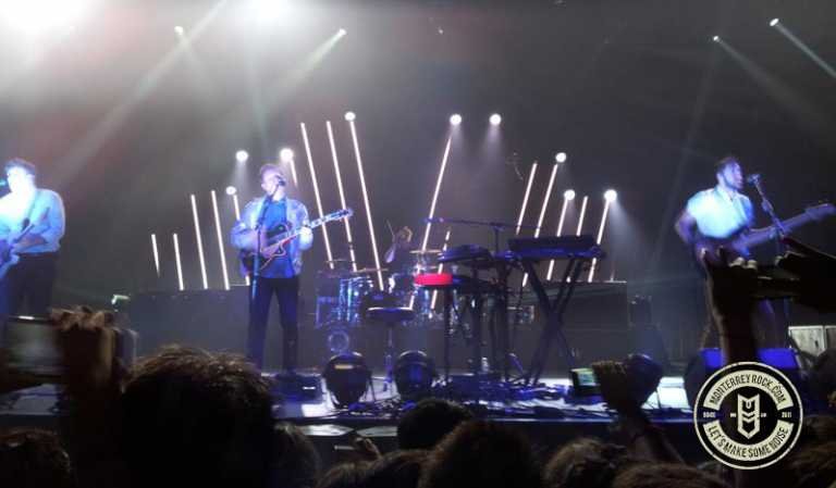 A TWO DOOR CINEMA CLUB en Monterrey 2013