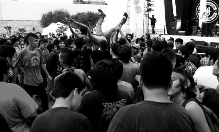 7 COSAS CAGANTES DE LOS CONCIERTOS DE ROCK AL AIRE LIBRE