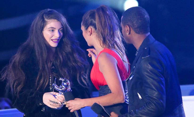 Lorde-Gana-el-MTV-Video-Music-Award-a-Mejor-Video-de-Rock