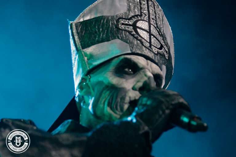 Noche de rock y predicación con Papa Emeritus II y sus Nameless Ghouls en el Auditorio Banamex