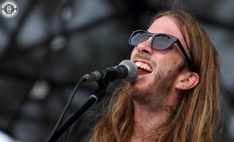 IS TROPICAL mueve al Hellow Festival