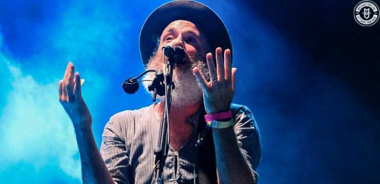 Travis emociona y sorprende en el Monterey City Fest