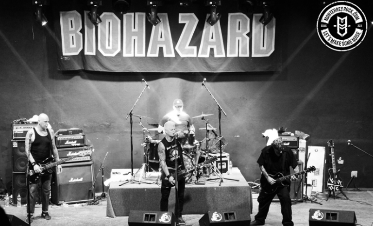 Biohazard llena de metal el Café Iguana