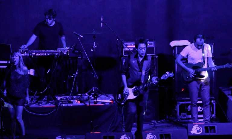 Columpio Asesino hace vibrar el Café Iguana