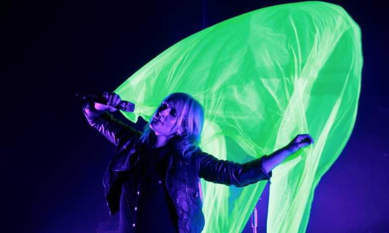 Metric: Indie pop canadiense y lluvia de sintetizadores