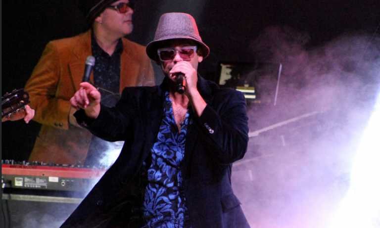 Los Amigos Invisibles la arman en grande en el Café Iguana