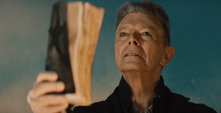 El camaleón está de vuelta: David Bowie se reinventa en “Blackstar”.