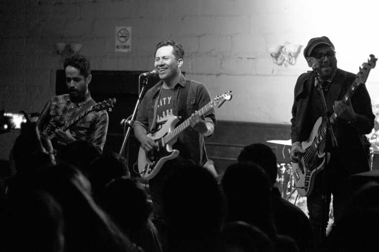 Comisario Pantera pone a bailar a todo el Salón Morelos.