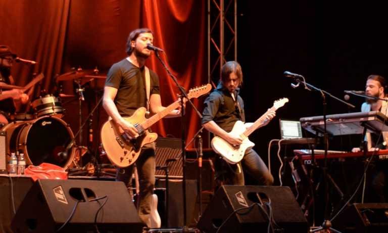 Mississippi Queens presentó su disco “En los tiempos de la bola”.