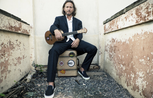 Eddie Vedder se convierte en Santa Claus con generosa acción