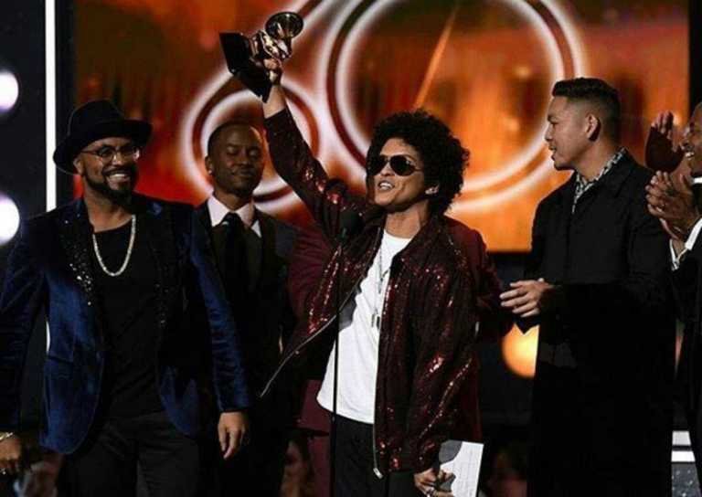 Bruno Mars viene con Grammy bajo el brazo