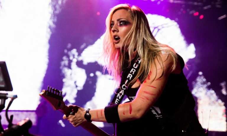 Ibanez presenta a su primer representante femenino: Nita Strauss