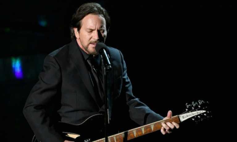 La emotiva participación de Eddie Vedder en los Oscar