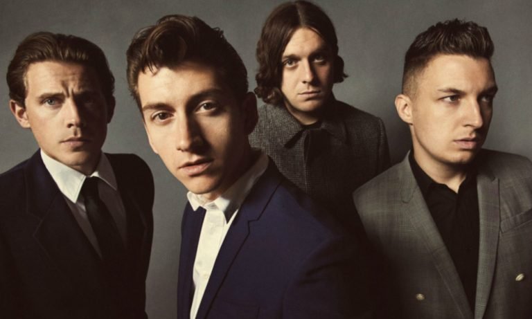 Arctic Monkeys anuncia relanzamiento de su álbum debut