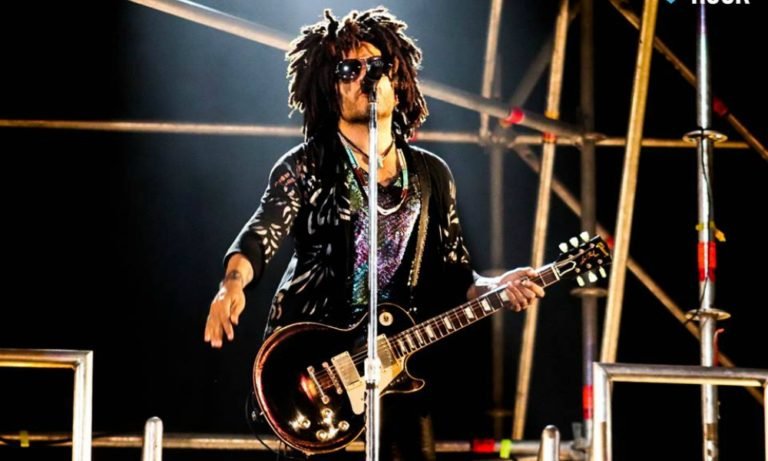 Lenny Kravitz cautiva y pone a vibrar la Arena Monterrey.