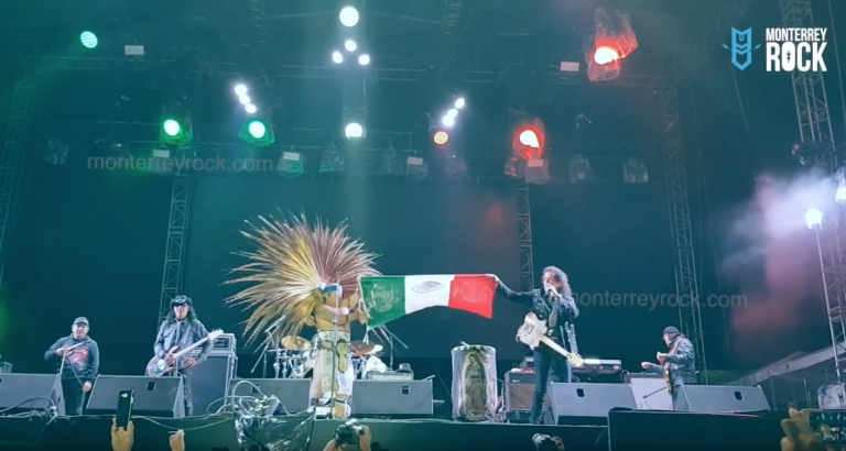 El Tri cantando el Himno Nacional en el Festival Zapal 2018