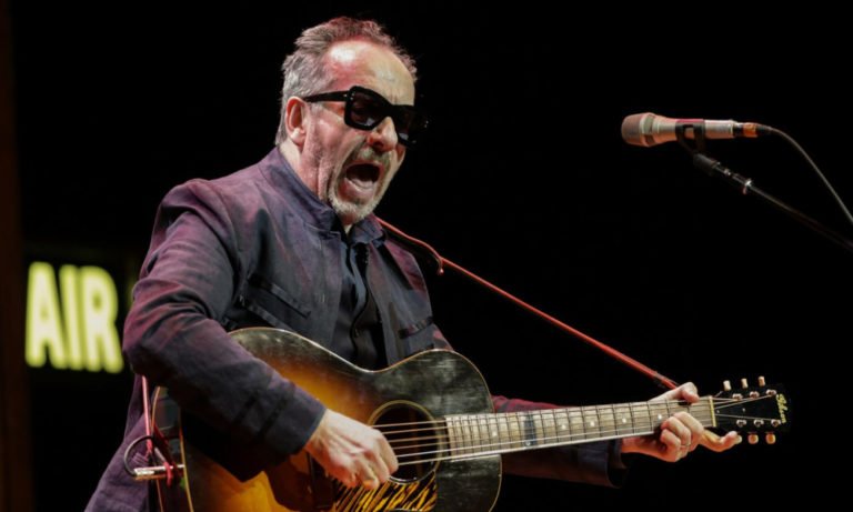 Elvis Costello cancela sus conciertos por su enfermedad