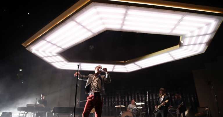 Arctic Monkeys lanza “Warp Speed Chic”, un short film, aquí lo puedes ver.