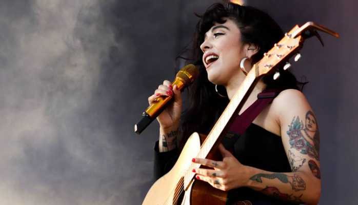 Regresa Mon Laferte a Monterrey