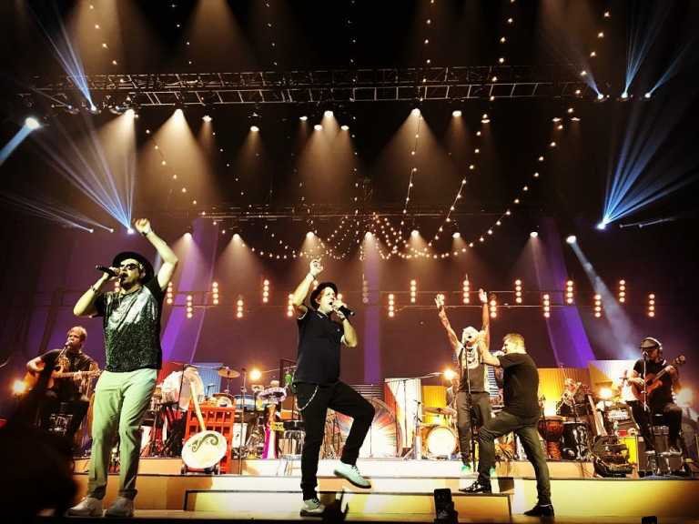 Auténticos Decadentes brindan una noche inolvidable en Monterrey