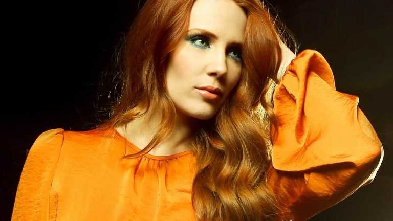 Grandes Rockeras: Simone Simons