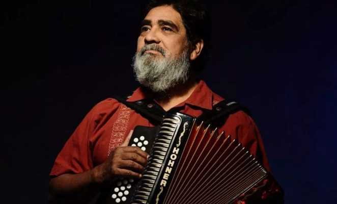 Muere Celso Piña de un infarto