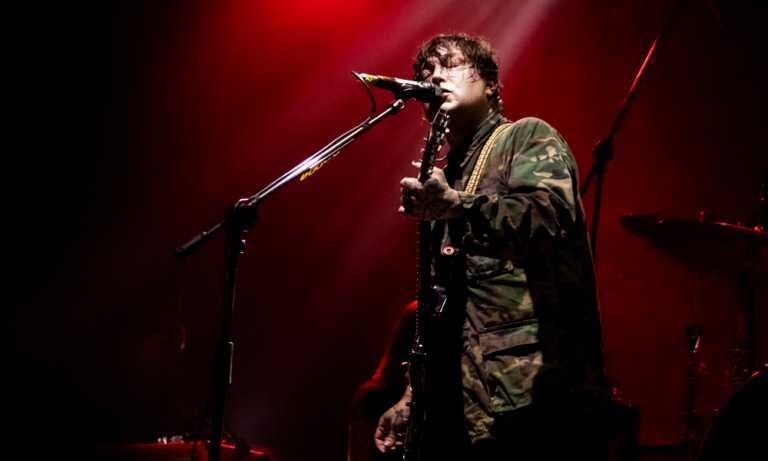 Frank Iero da intenso concierto en Monterrey