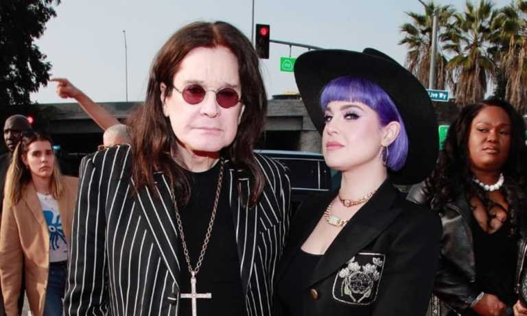 Ozzy aparece en los premios Grammy