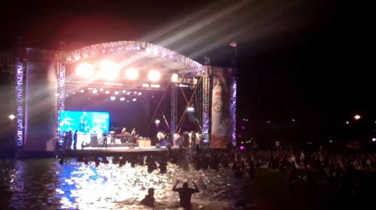 El “albercazo” en Santa Lucía durante un concierto de Fobia