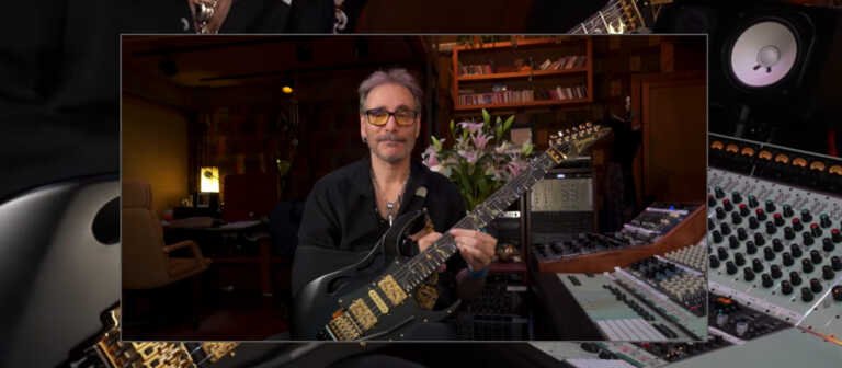 Steve Vai sorprende al mundo tocando con una sola mano