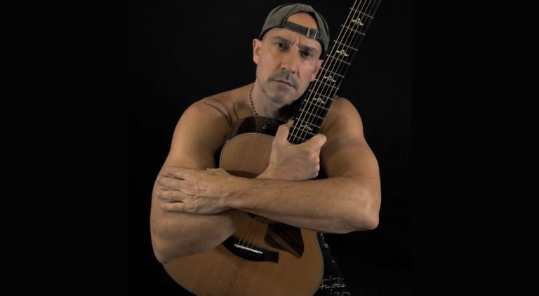 Manuel Suárez debuta como solista con el disco “2020”