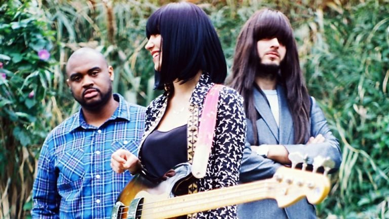 La psicodelia de Khruangbin en el Corona Capital 2021