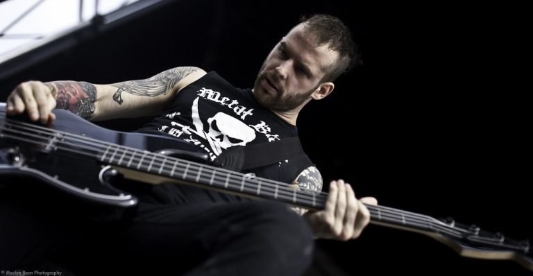 Josh Gilbert deja a As I Lay Dying