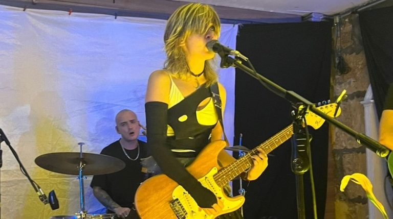 Caro Valenzuela: La voz de Gen-Z