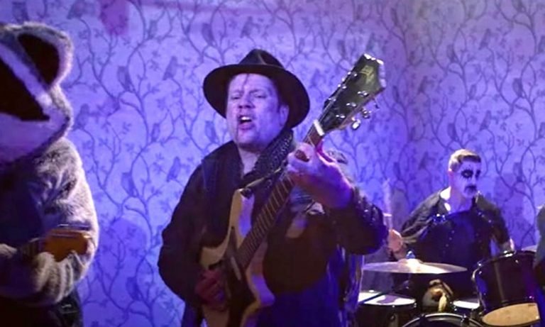 ¡Fall Out Boy estrena “Love From The Other Side” y suena bastante bien!