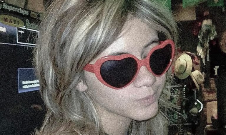 Caro Valenzuela estrena “As normal as scary”