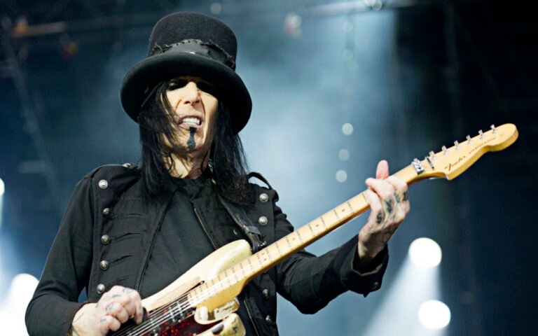 Mick Mars le declara la guerra a Mötley Crüe