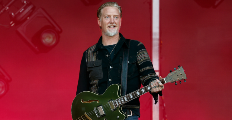 Josh Homme de Queen of the Stone Age revela diagnóstico de cáncer