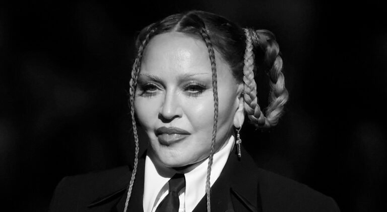 Madonna pospone gira mundial, está en cuidados intensivos