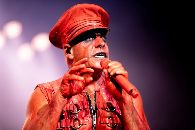 Till Lindemann de Rammstein está siendo investigado por agresión sexual