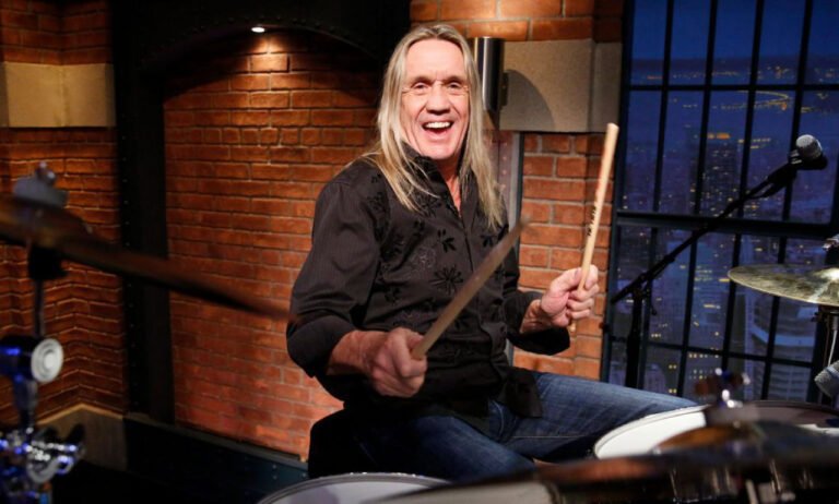 Nicko McBrain de Iron Maiden, ha revelado que sufrió un derrame cerebral en enero.
