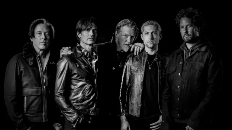 Queens of the Stone Age estrena “Negative Space” de la mano con Liam Lynch