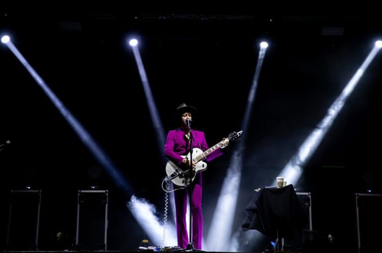 Adanowsky regresó a Monterrey, liviano y con The Fool