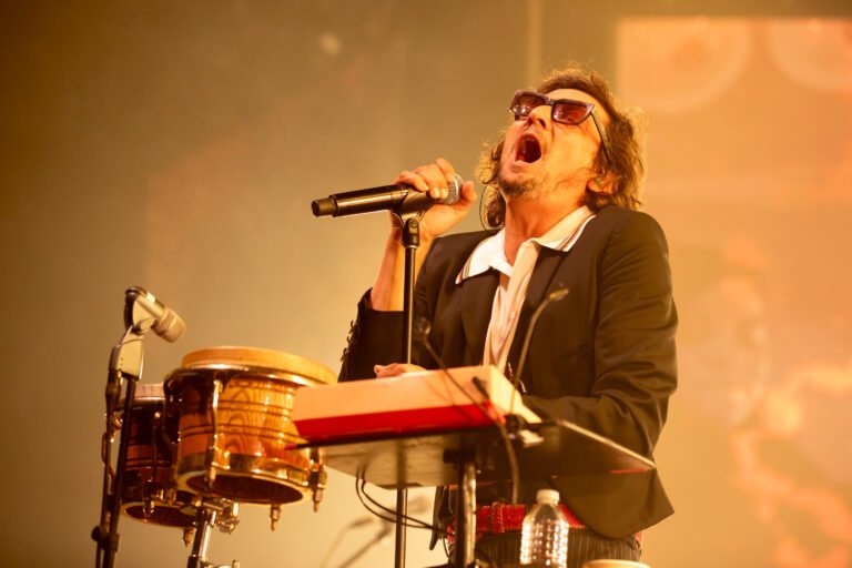 León Larregui trajo a Monterrey su “Prismarama”