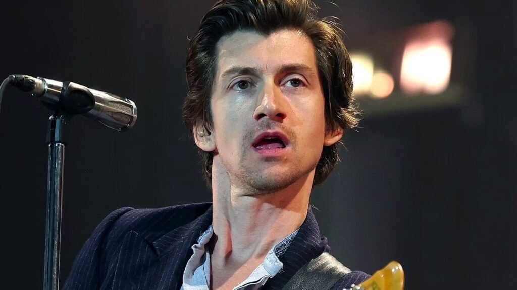 datos interesantes de alex turner arctic monkeys