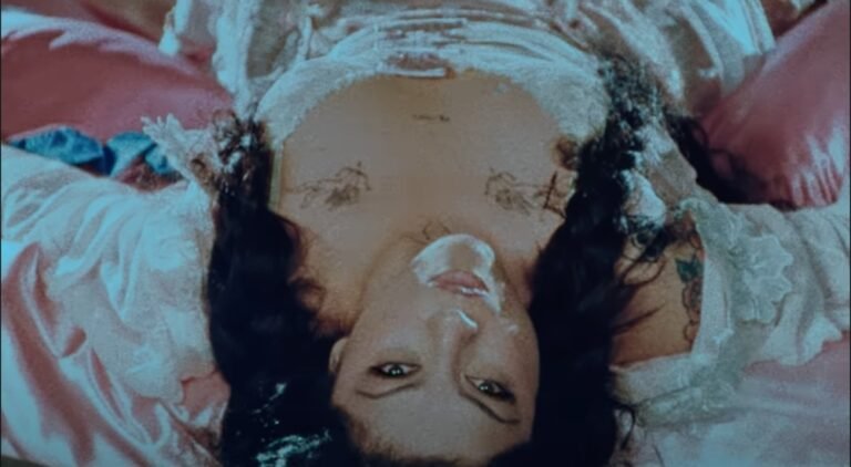 Mon Laferte estrena el video de “Pornocracia”