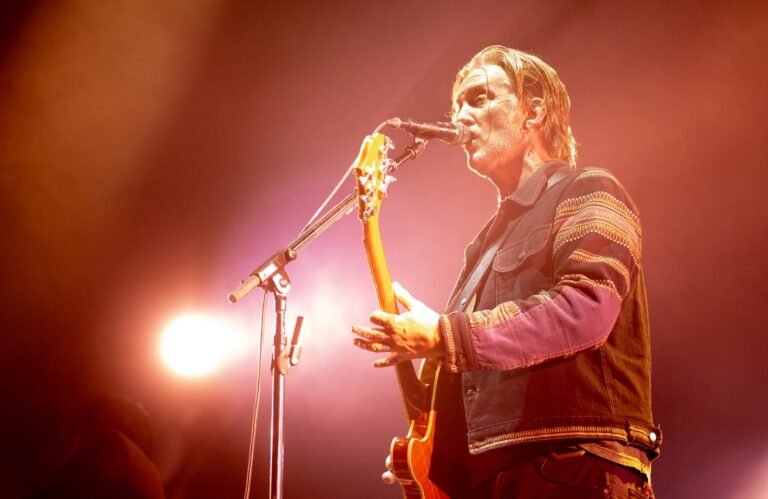 Queens Of the Stone Age cancela conciertos por salud de Josh Homme