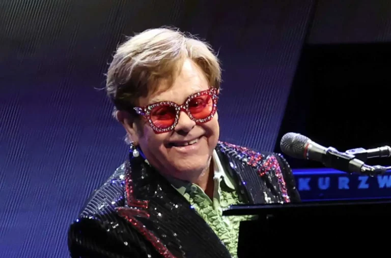 Elton John pierde vista del ojo derecho y suspende su nuevo disco