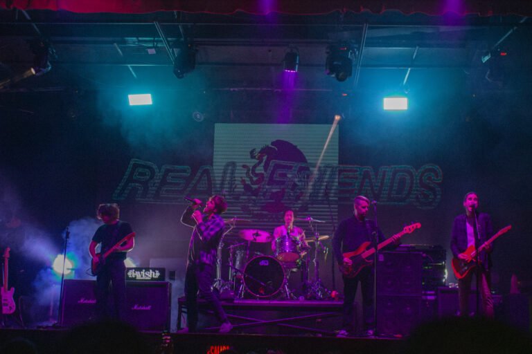 Real Friends + Say Ocean, una noche llena de punk e intensidad.
